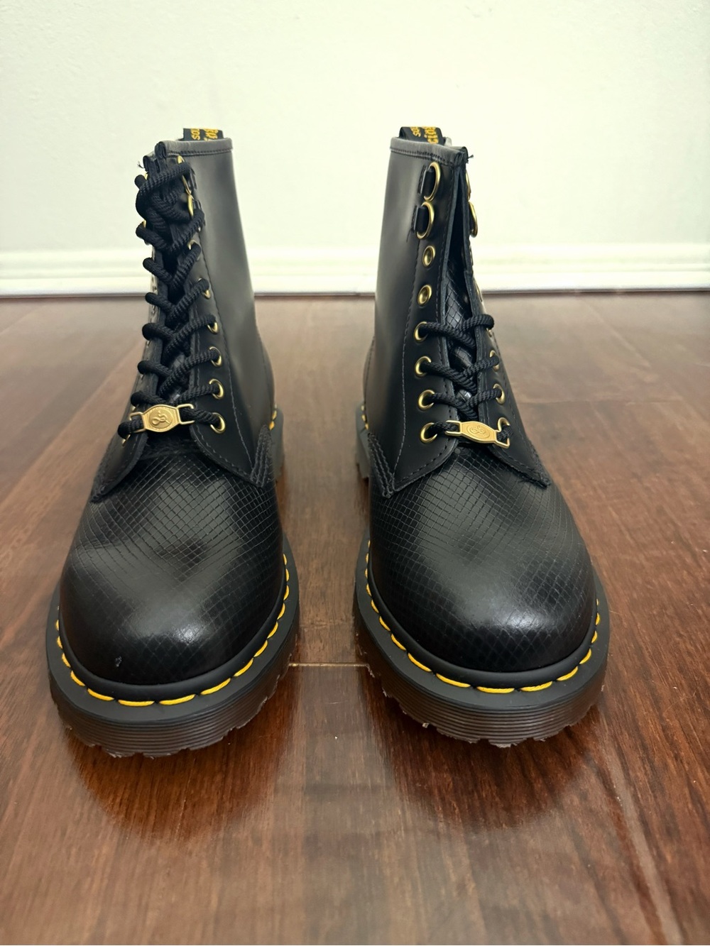 NWT Dr. Martens 1460 Year of the Snake Leather Lace Up Boots Black/ Red Sz 9 - Picture 10 of 16